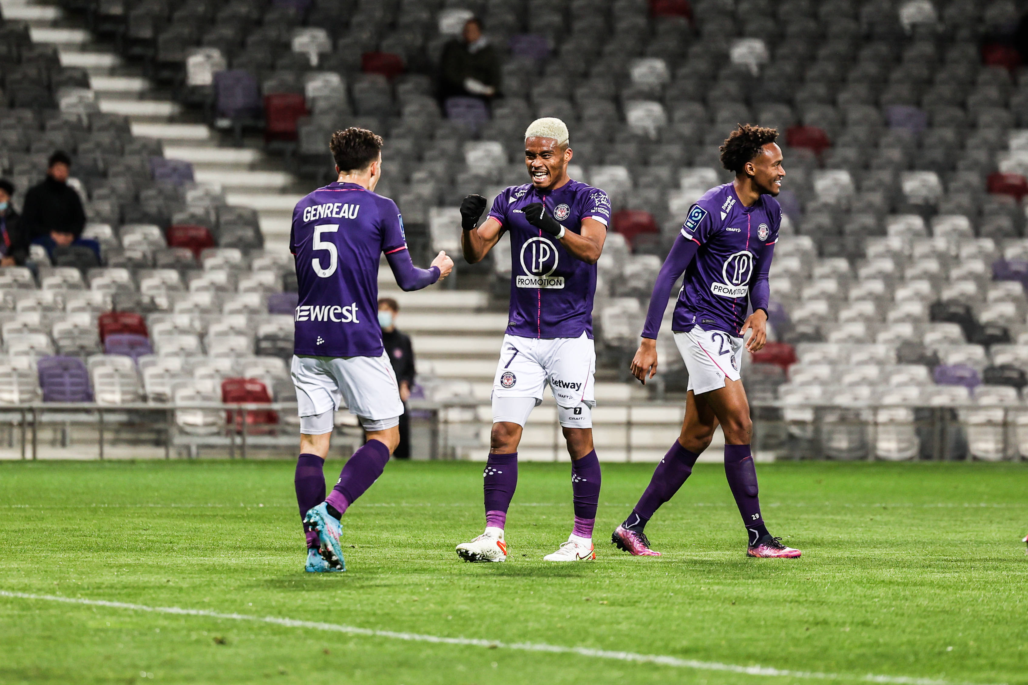 精彩足球比赛即将拉开帷幕,备受关注的球队备战势如破竹的简单介绍 精彩足球比赛即将拉开帷幕,备受关注的球队备战势如破竹的简单介绍