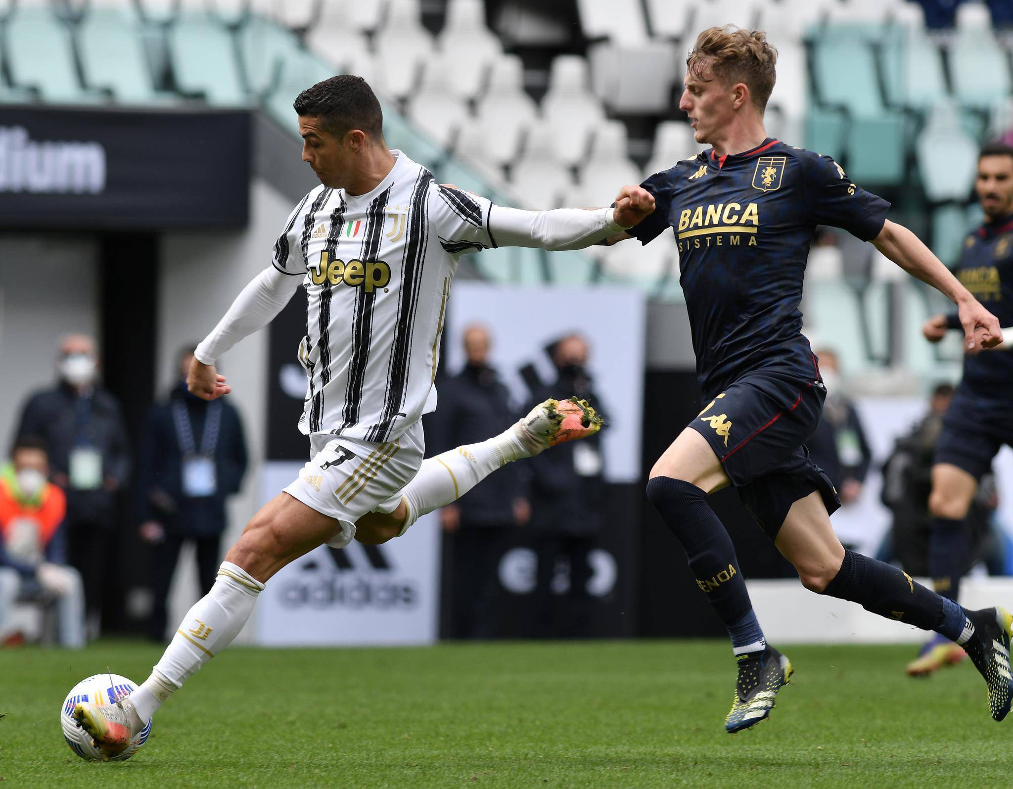 尤文图斯横扫对手,轻松晋级淘汰赛 尤文图斯横扫对手,轻松晋级淘汰赛