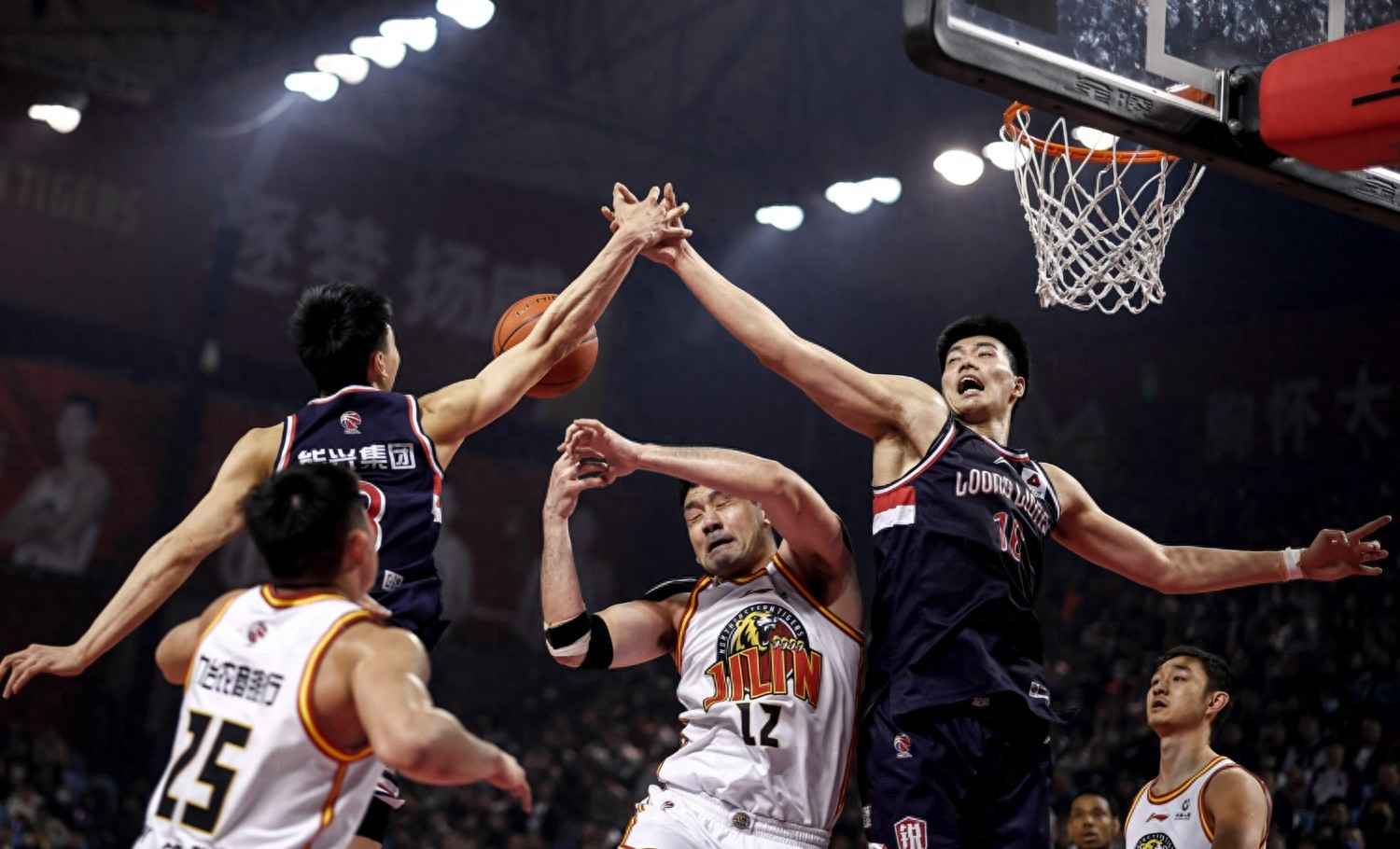 关于青岛队战胜贵州队，继续保持领先优势的信息