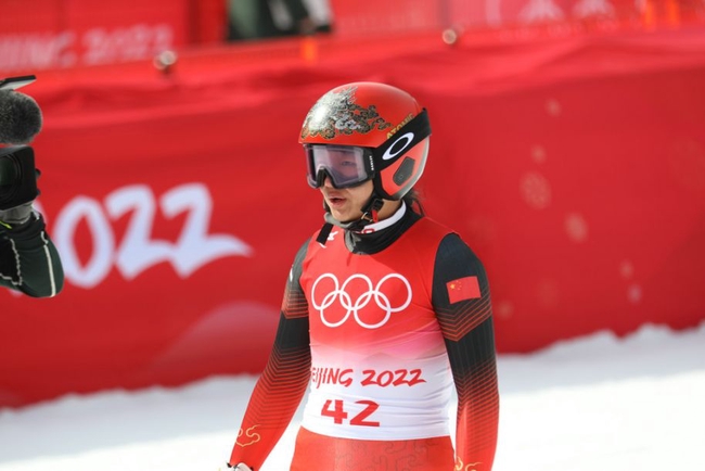 瑞士滑雪选手稳健技术,夺取金牌 瑞士滑雪选手稳健技术,夺取金牌