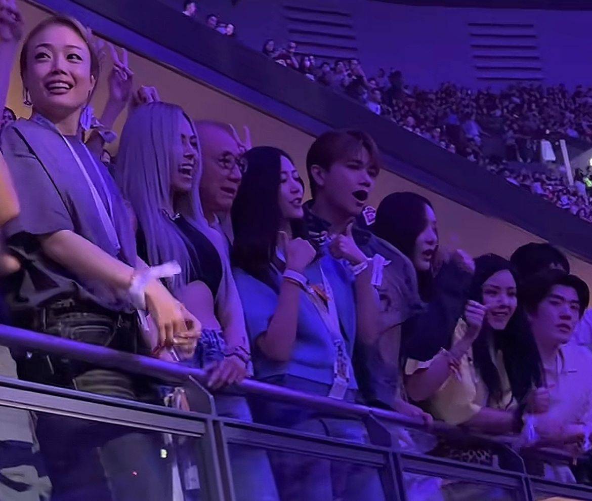 世界级观众激情助阵,呈现壮观盛况空前热潮 世界级观众激情助阵,呈现壮观盛况空前热潮