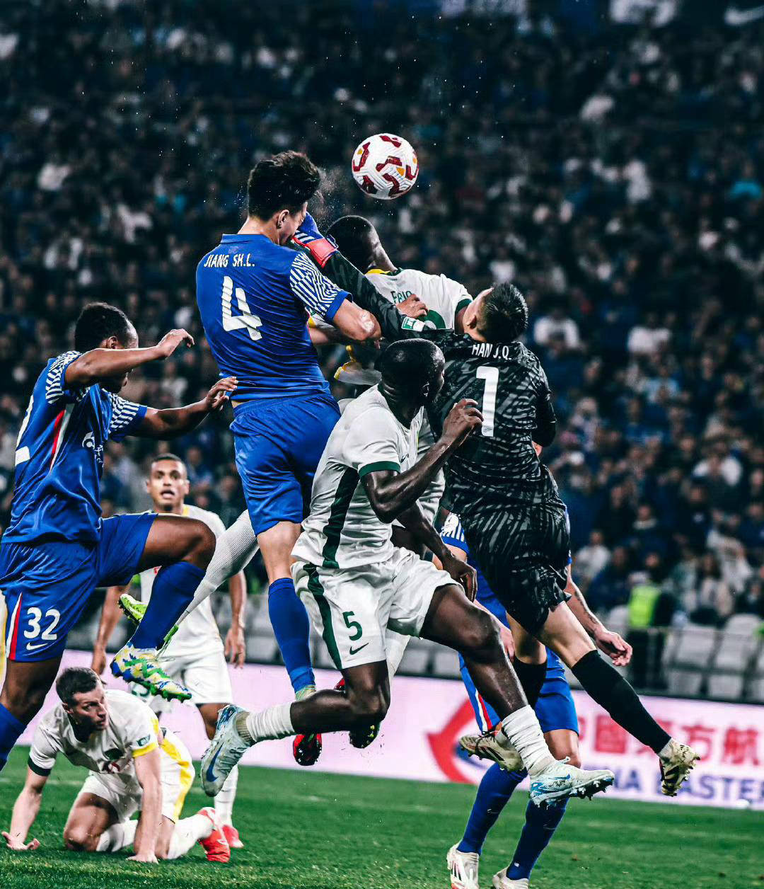 包含申花披露伤病情况,主力球员或将缺席接下来数场比赛的词条 包含申花披露伤病情况,主力球员或将缺席接下来数场比赛的词条