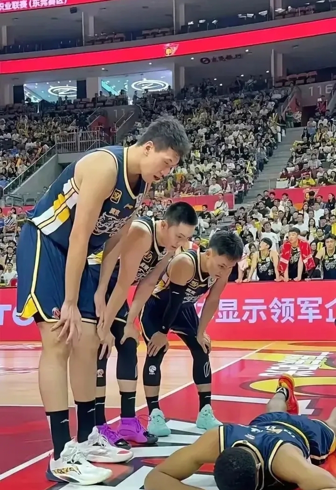 四川男篮人出征新赛季阵容确定 四川男篮人出征新赛季阵容确定