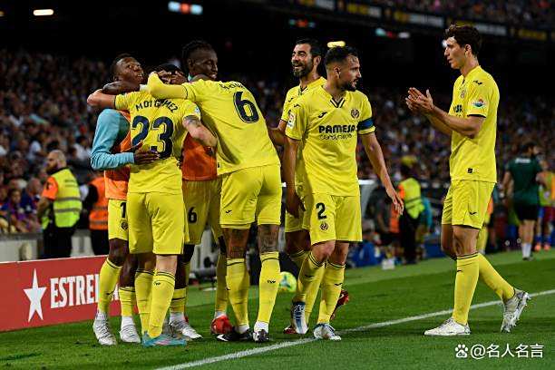 足球风暴席卷球场:球员们备战 足球风暴席卷球场:球员们备战