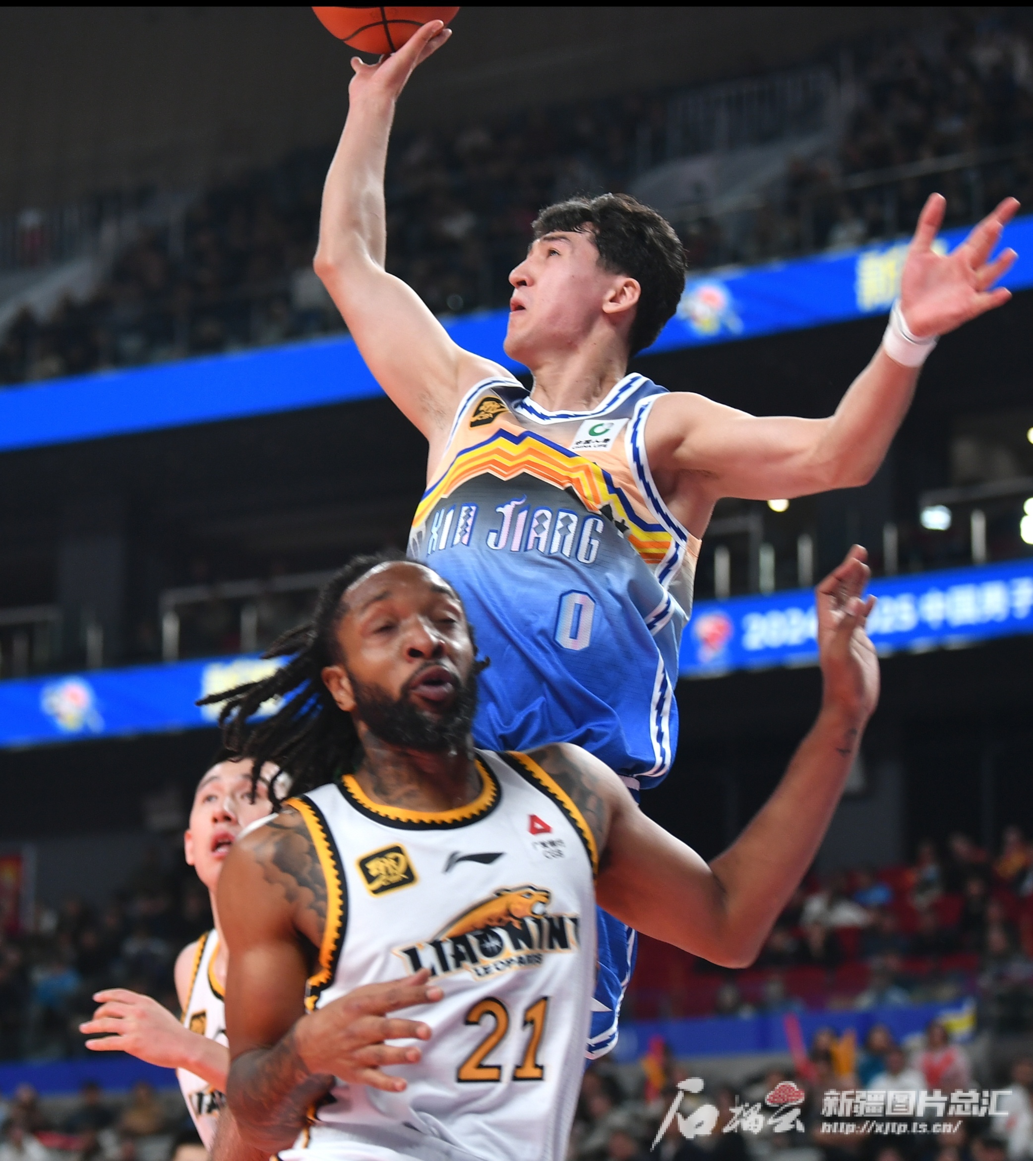 新疆男篮在主场逆转赢得比赛 新疆男篮在主场逆转赢得比赛