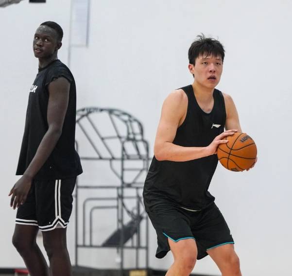 爵士联赛领先,周琦打出全面表现 爵士联赛领先,周琦打出全面表现