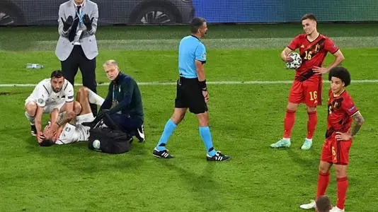 智利队与巴拉圭队在巴黎展开激烈比拼