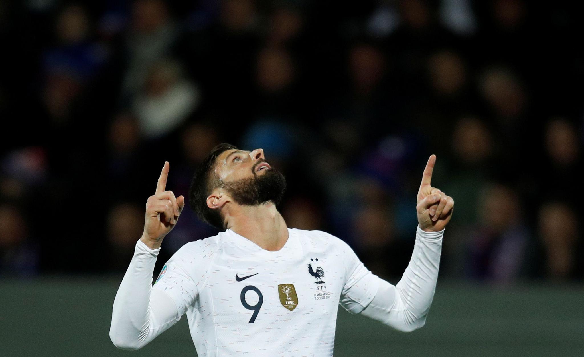 冰岛选手表现亮眼获得足球比赛冠军 冰岛选手表现亮眼获得足球比赛冠军