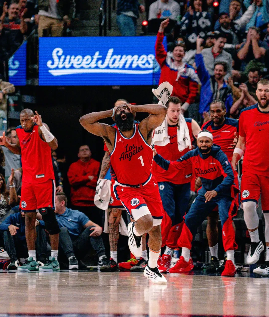 快船主场击败公牛,取得两连胜 快船主场击败公牛,取得两连胜