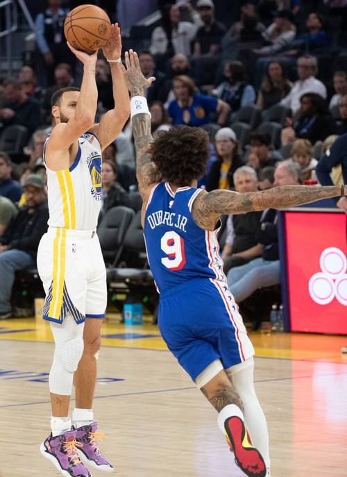 76人擒活塞,恩比德大号双20+板 76人擒活塞,恩比德大号双20+板