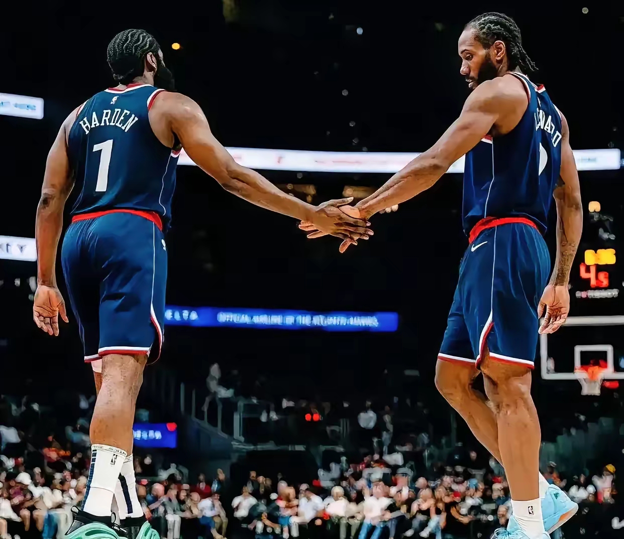 篮网险胜尼克斯,哈登暴扣 篮网险胜尼克斯,哈登暴扣