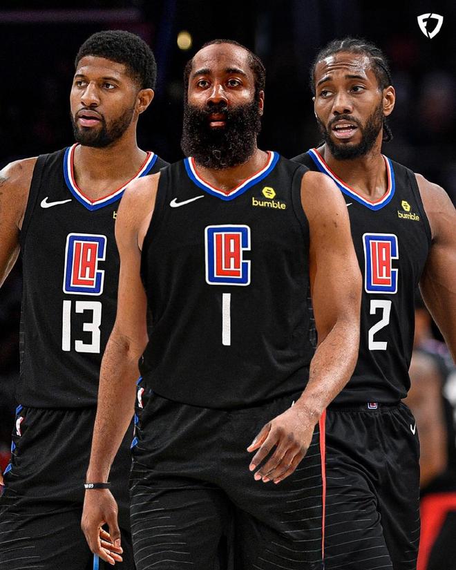 尼克斯轻取深圳队，哈登统治全场