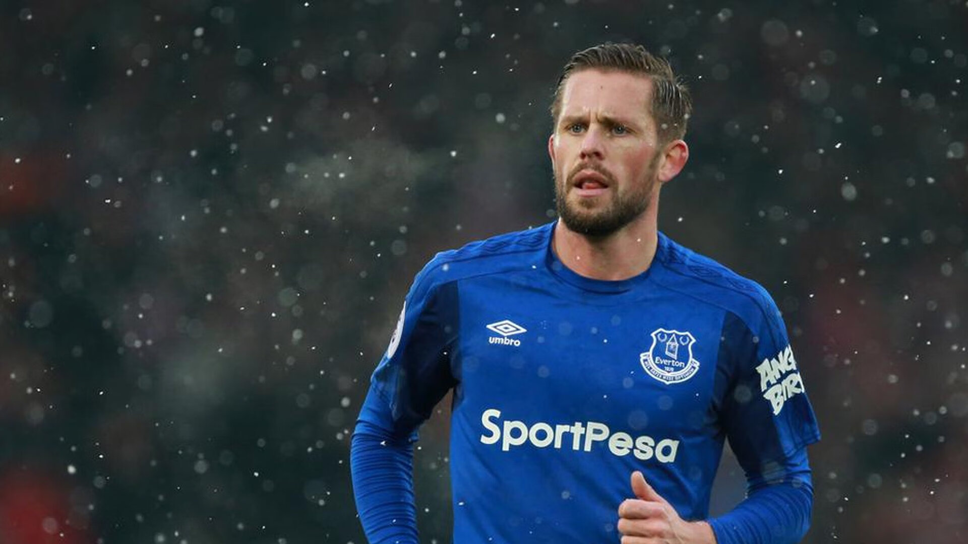 评分拉满的孤独与逆转的狂澜,足球天平上的两种胜利